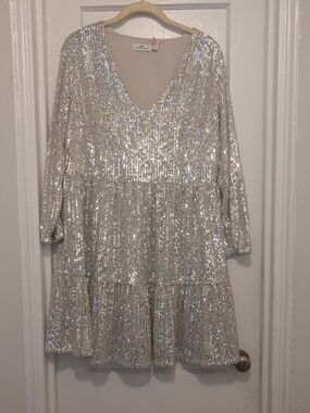 Vineyard Vines Silver Sequin V-Neck Tiered Dress